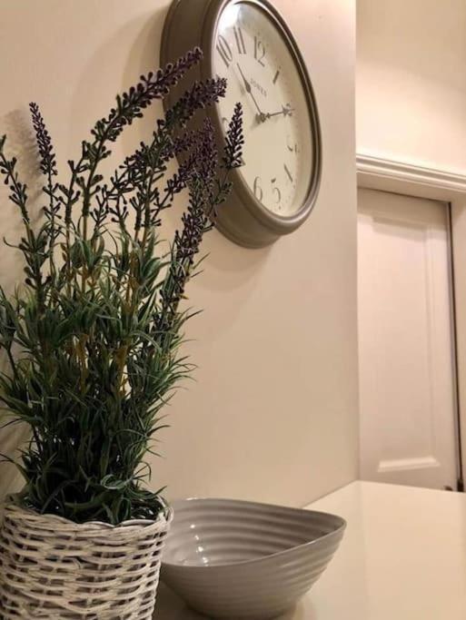 Apartamento Stylish -2 Bed -heart Of The - Parking- Wi-fi- Award Winning- Grade Ii Listed *
